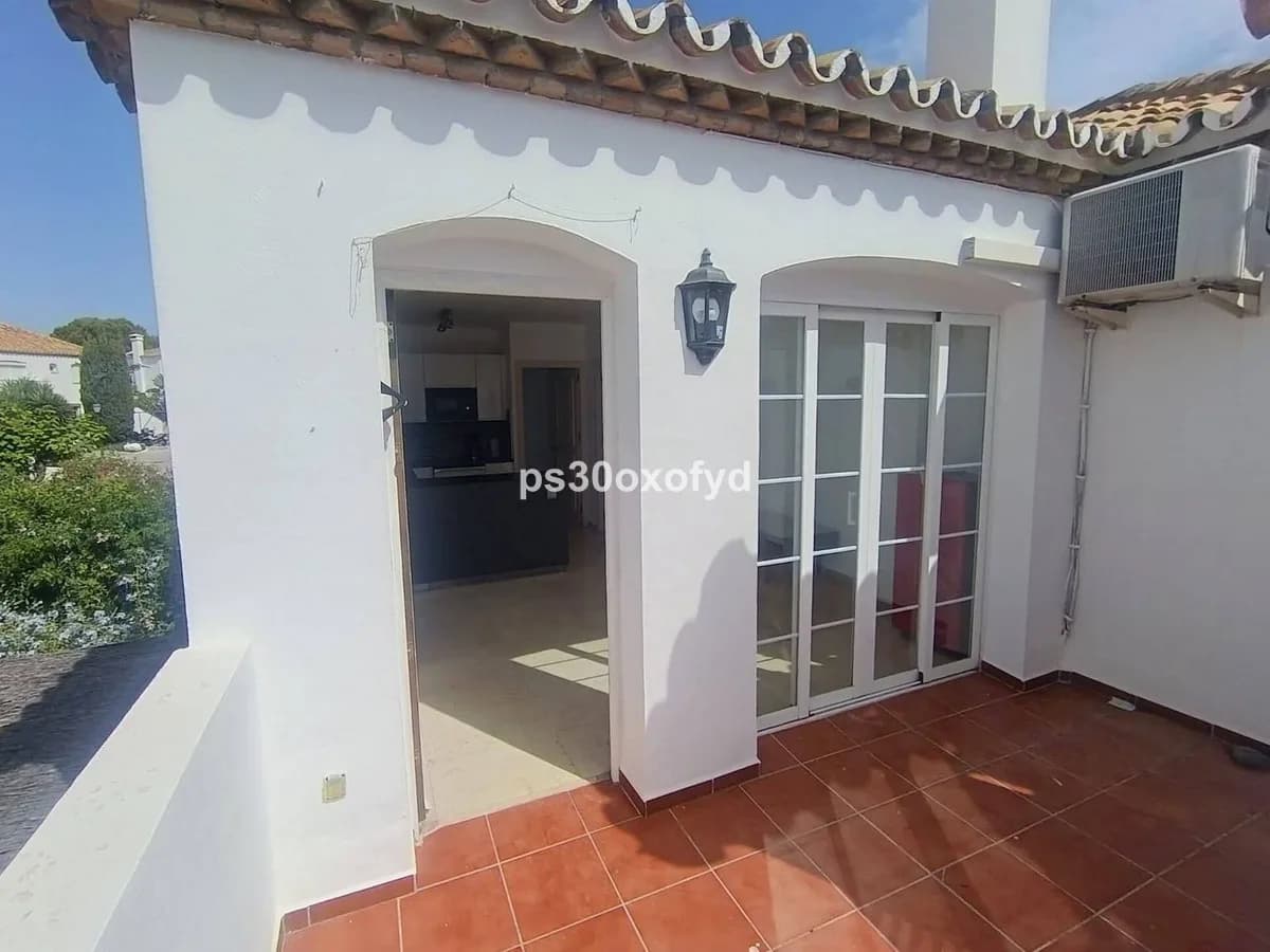 1 Bedroom Top Floor Apartment for Sale in Dos Hermanas, Málaga - Image 6
