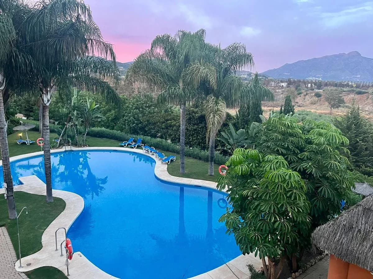 3 Bedroom Middle Floor Apartment for Sale in Benahavís, Málaga