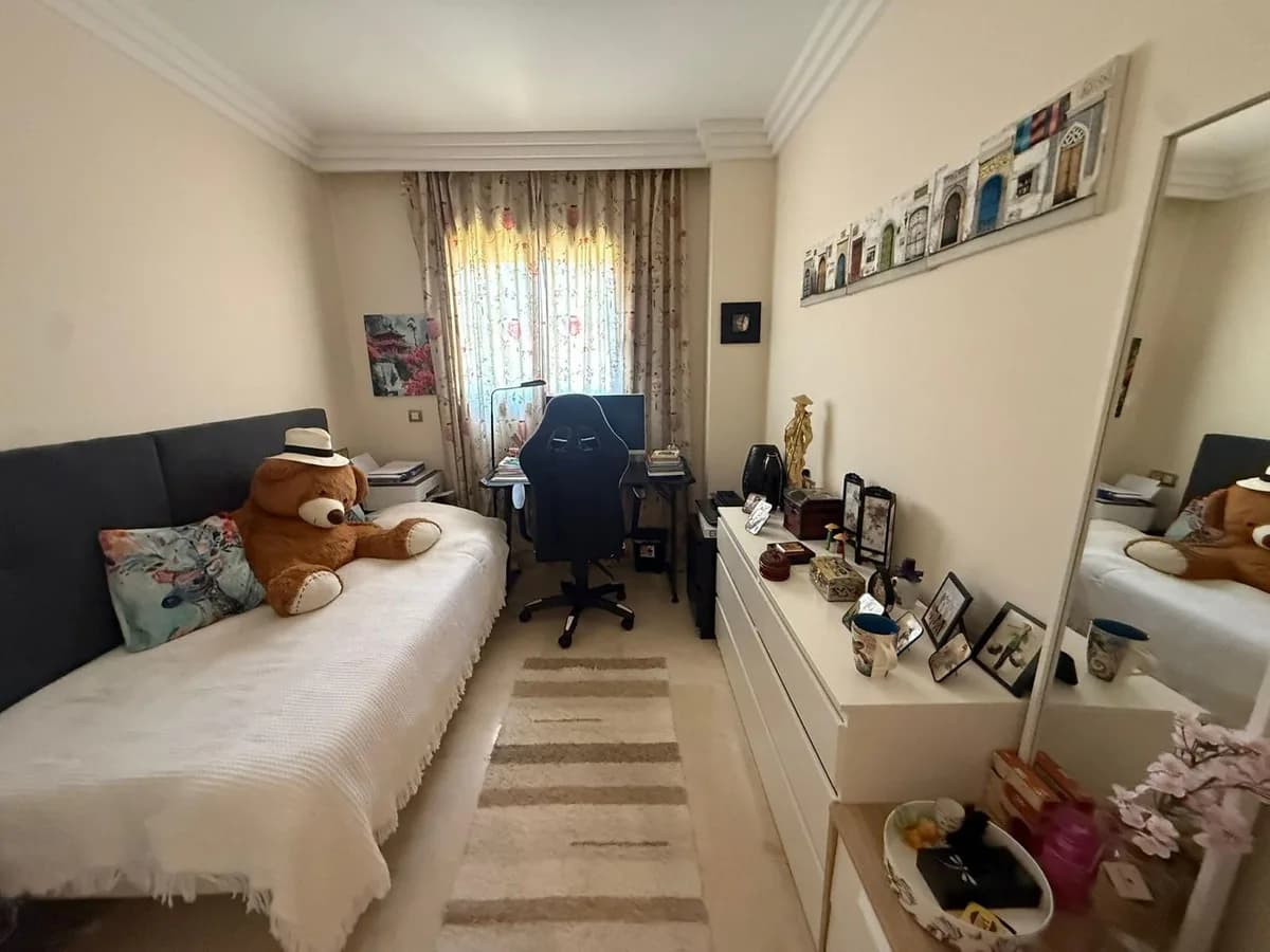 3 Bedroom Middle Floor Apartment for Sale in Benahavís, Málaga - Image 5