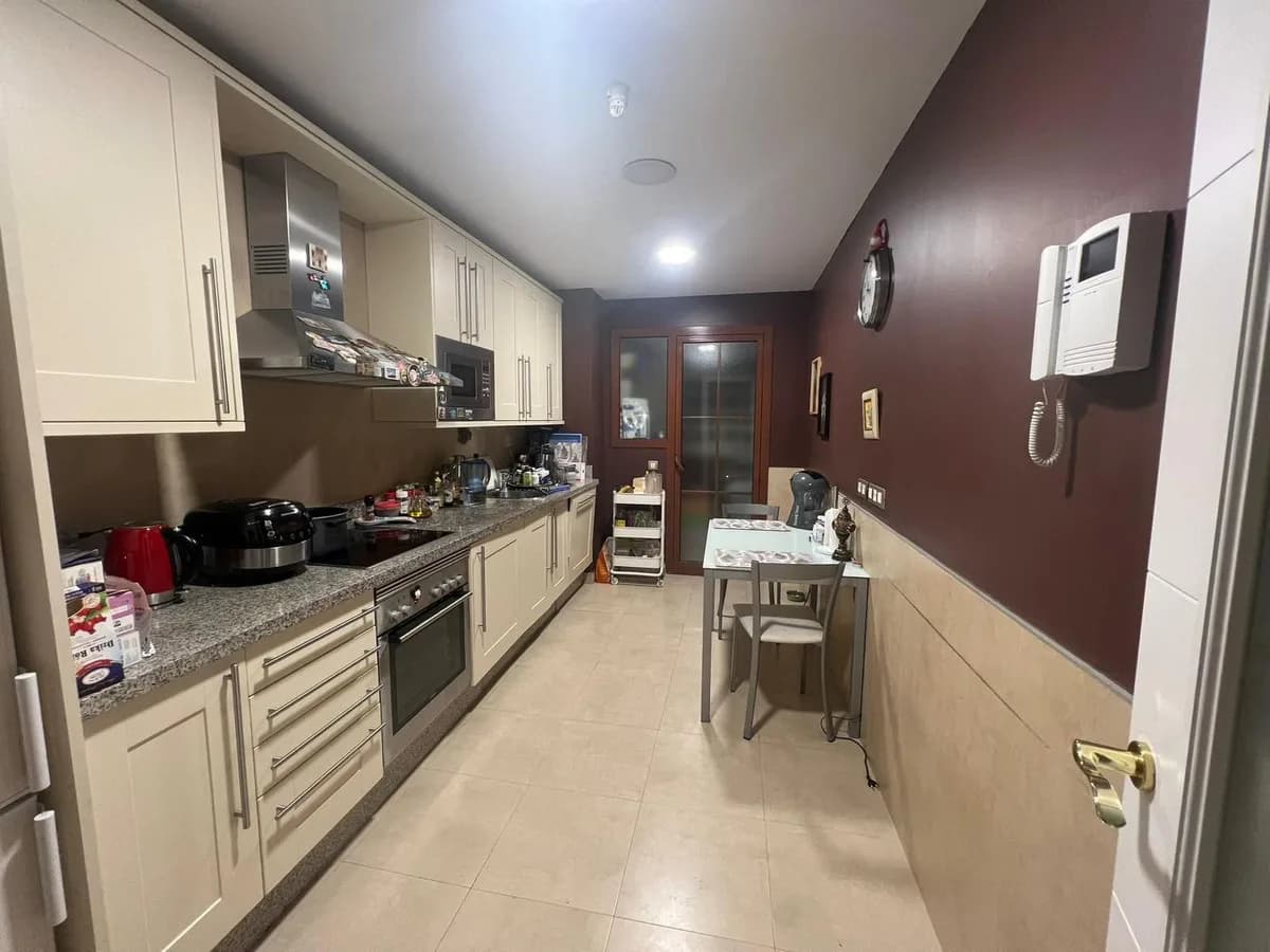 3 Bedroom Middle Floor Apartment for Sale in Benahavís, Málaga - Image 6