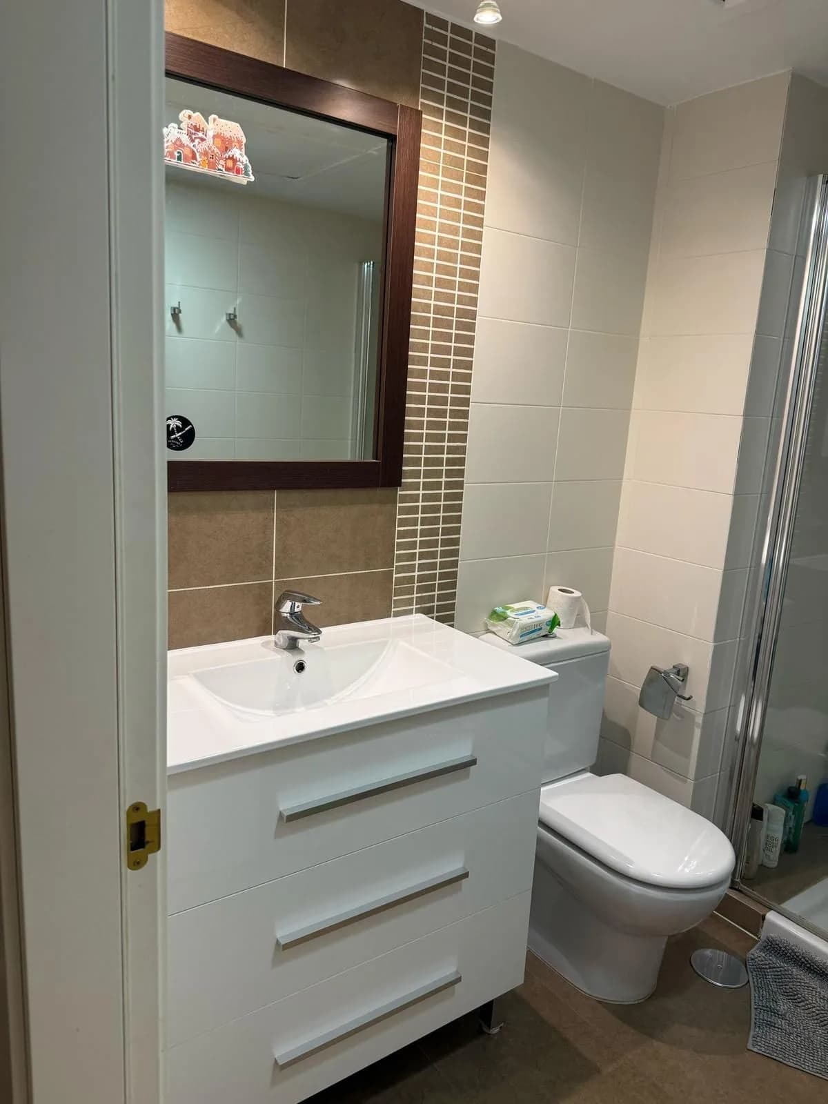 3 Bedroom Middle Floor Apartment for Sale in Benahavís, Málaga - Image 8