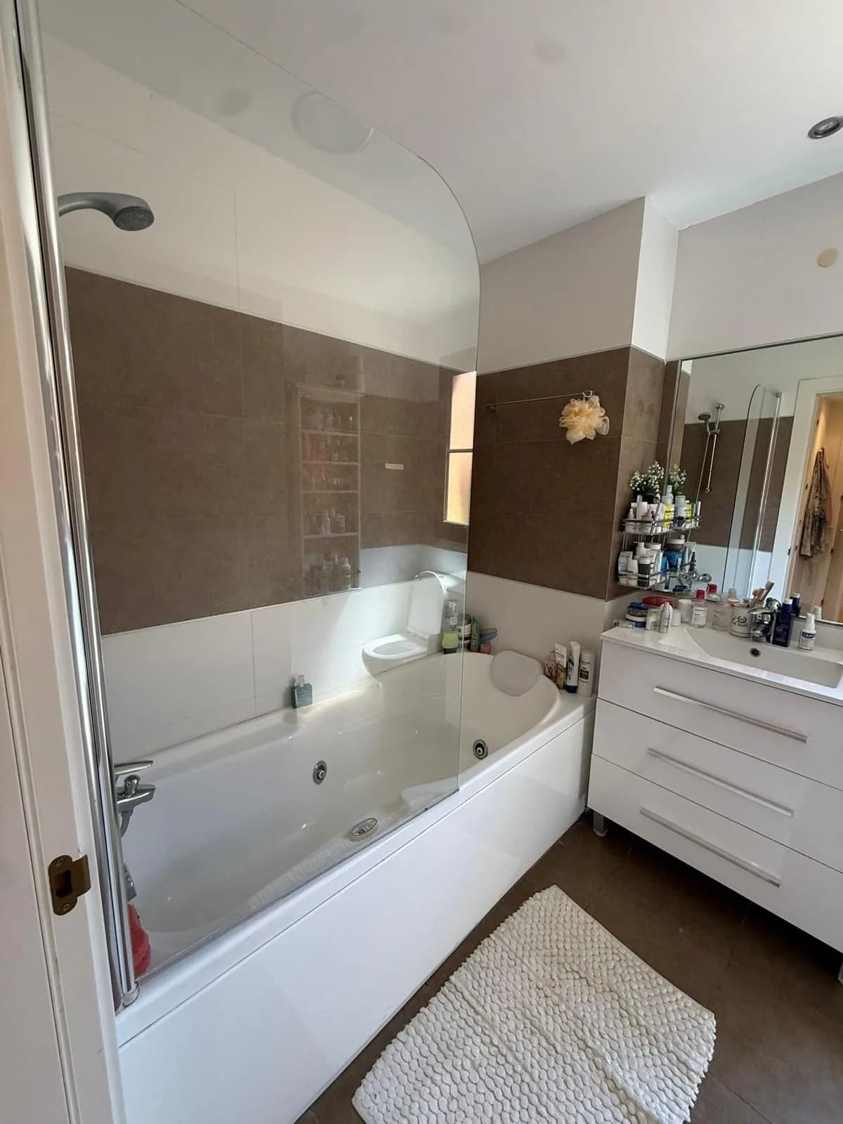 3 Bedroom Middle Floor Apartment for Sale in Benahavís, Málaga - Image 9