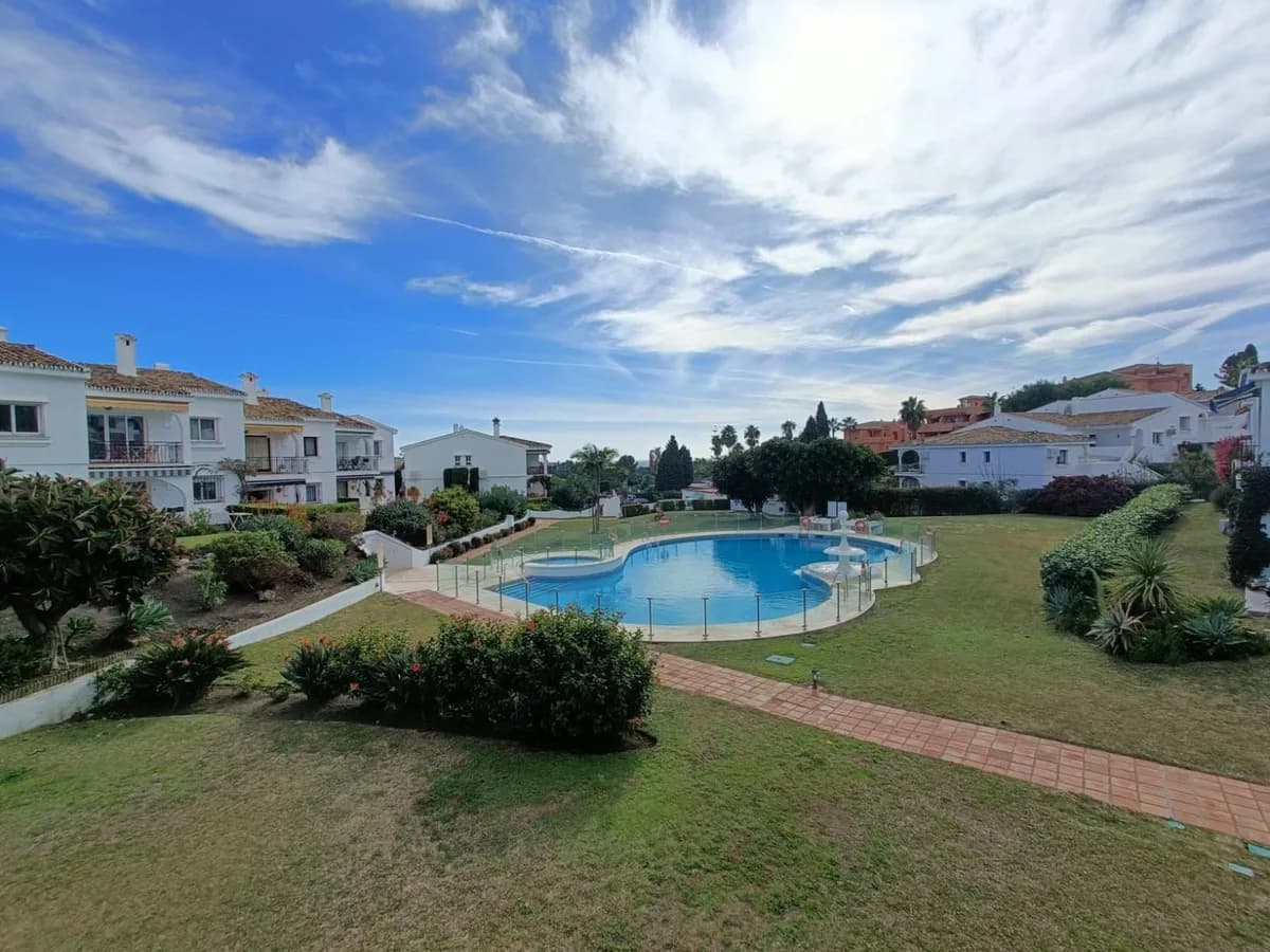 2 Bedroom Top Floor Apartment for Sale in Estepona, Málaga