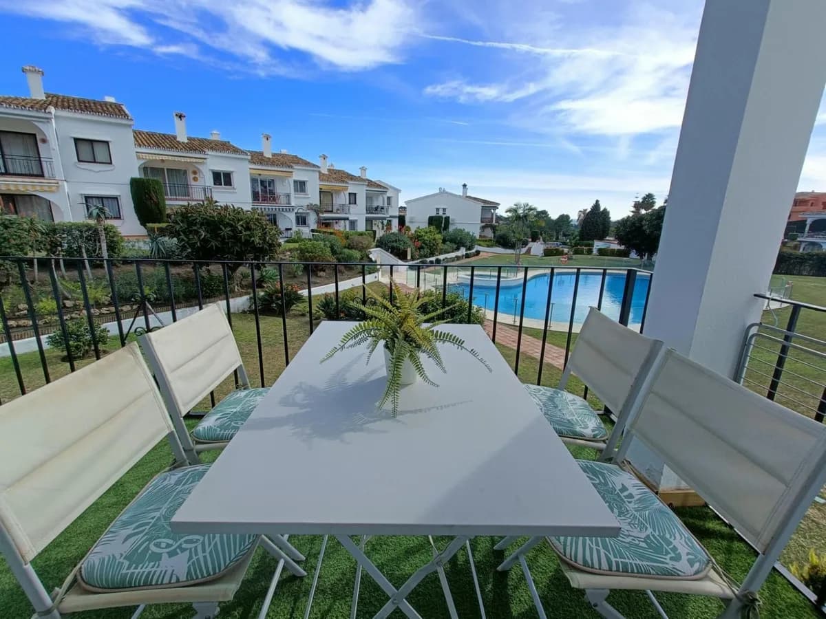 2 Bedroom Top Floor Apartment for Sale in Estepona, Málaga - Image 2