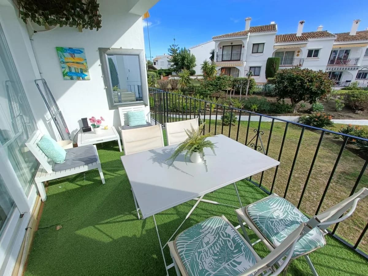 2 Bedroom Top Floor Apartment for Sale in Estepona, Málaga - Image 3
