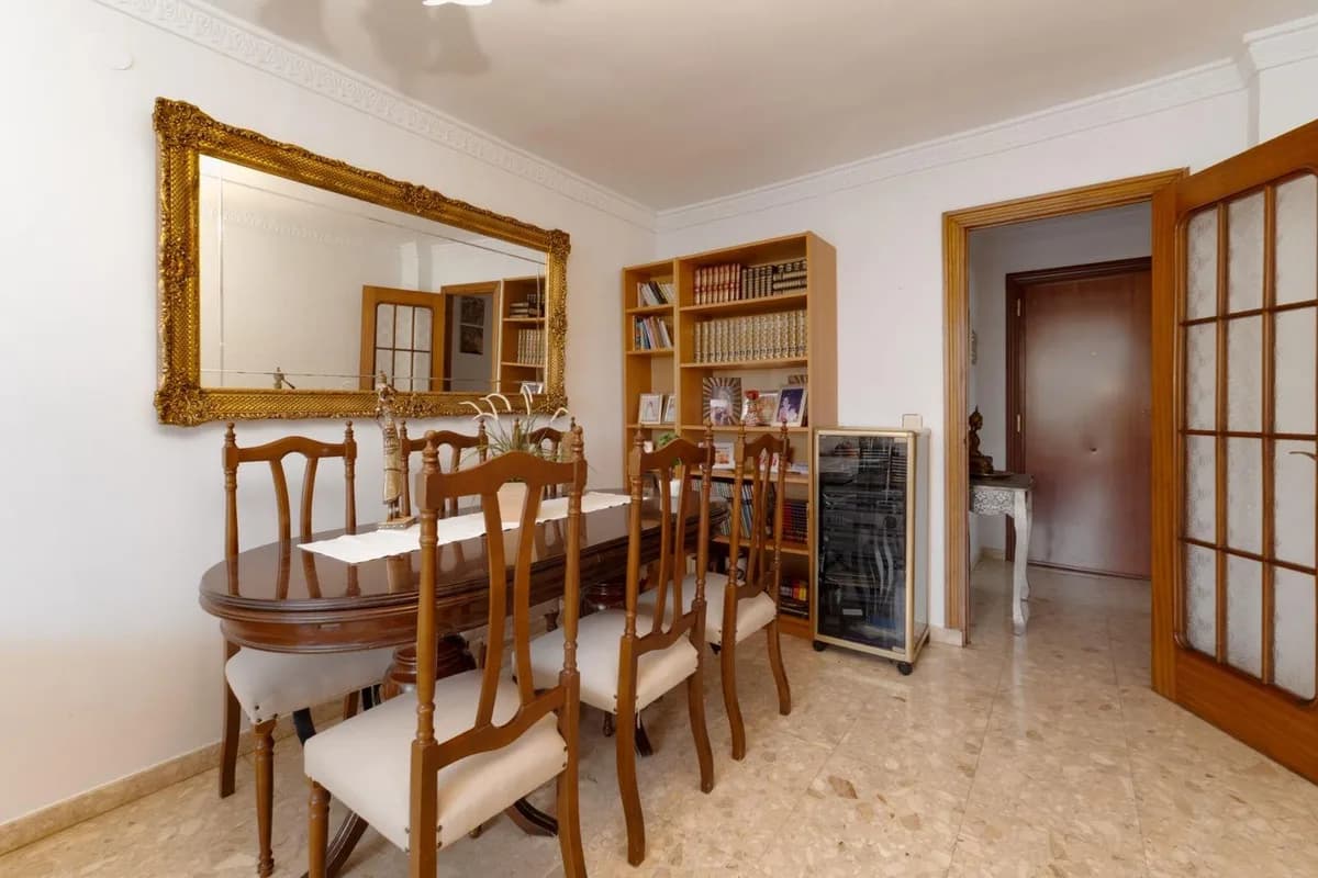 3 Bedroom Middle Floor Apartment for Sale in La Luz, Málaga - Image 3