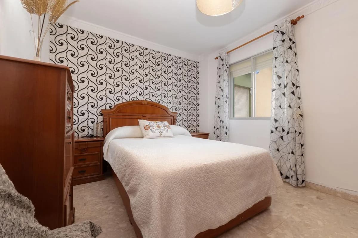 3 Bedroom Middle Floor Apartment for Sale in La Luz, Málaga - Image 6