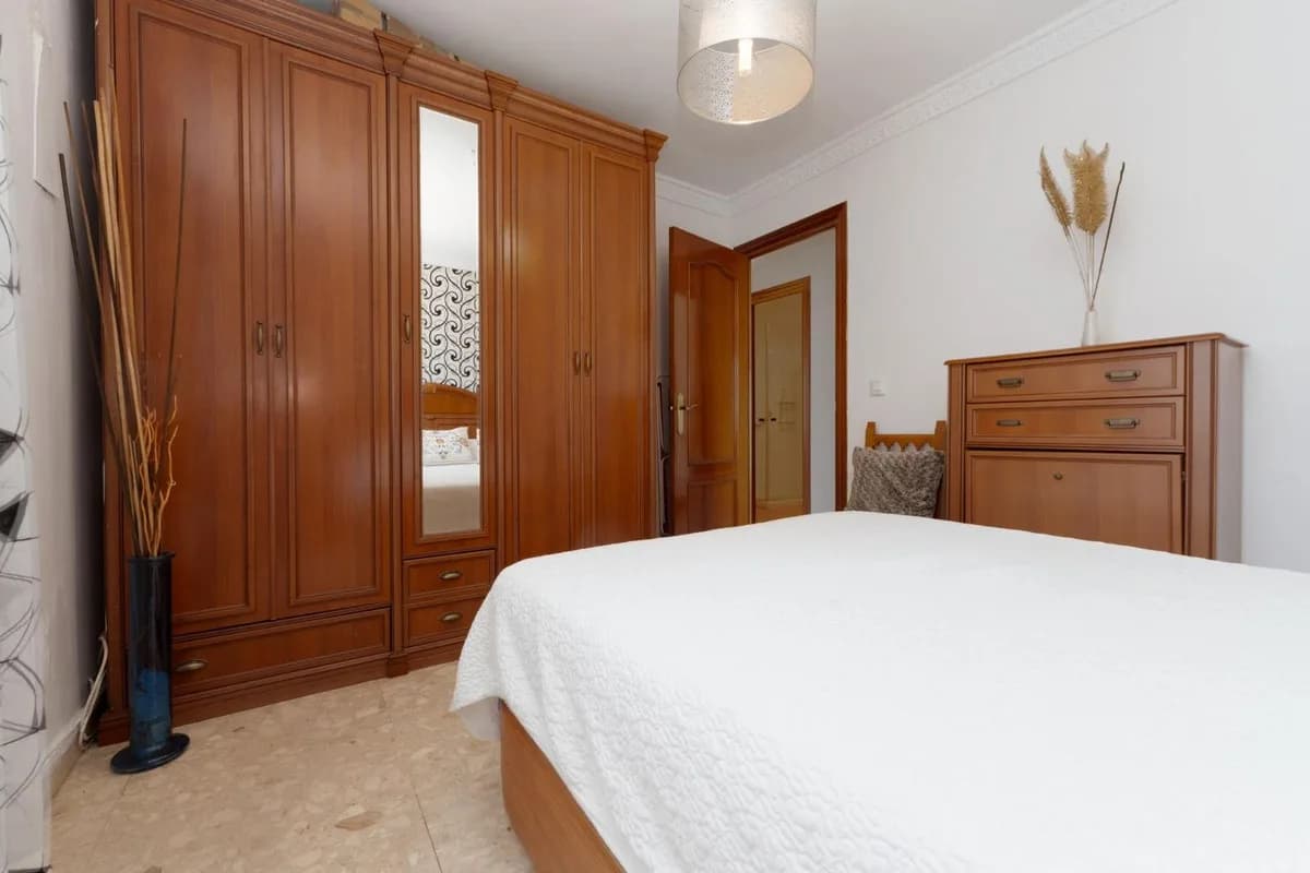 3 Bedroom Middle Floor Apartment for Sale in La Luz, Málaga - Image 7