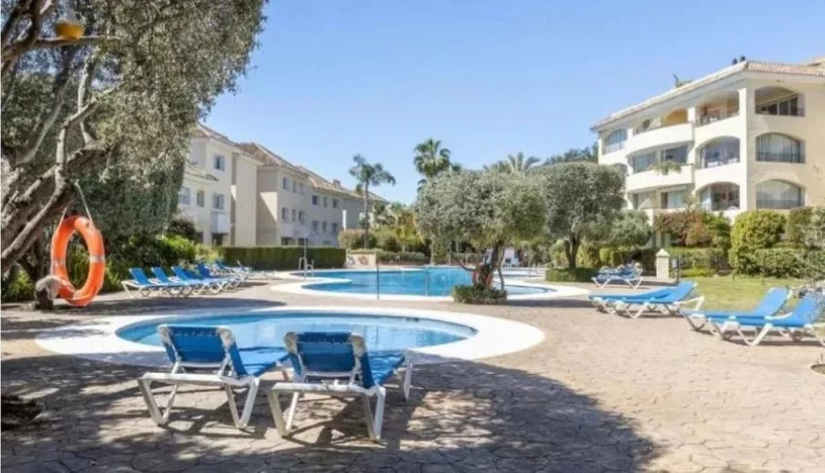 2 Bedroom Ground Floor Apartment for Sale in Marbella, Málaga