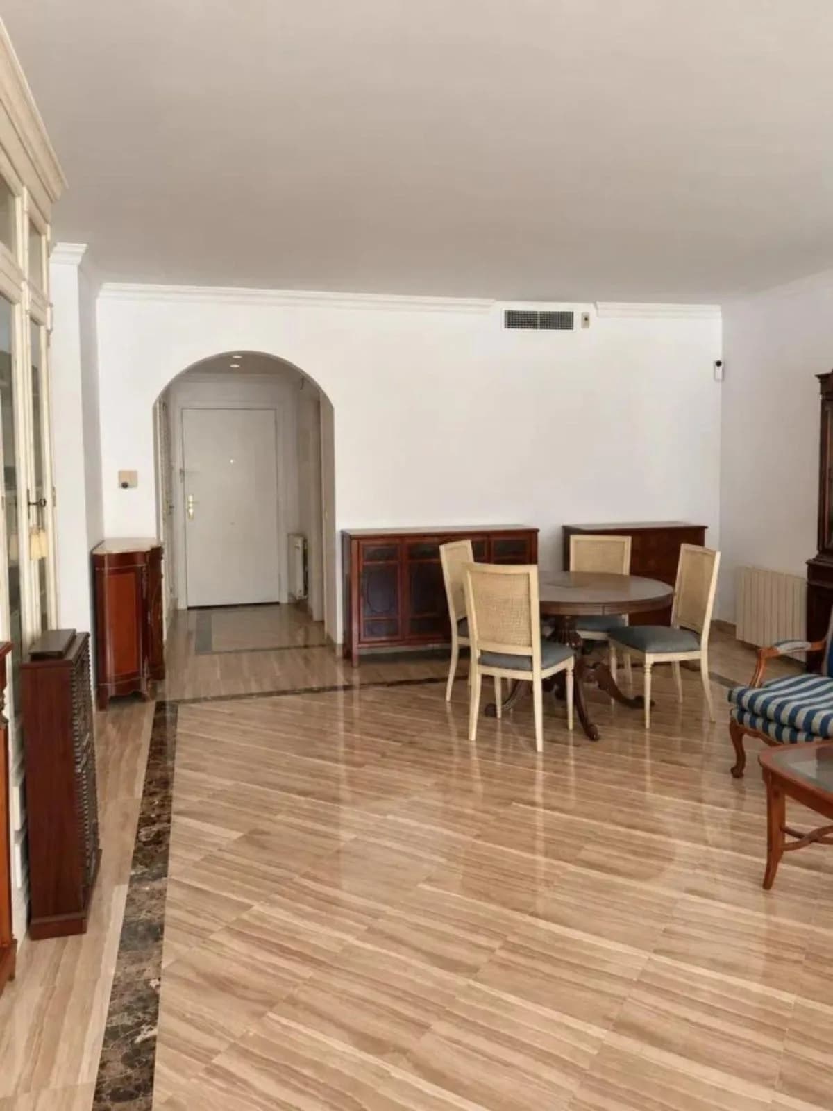 2 Bedroom Ground Floor Apartment for Sale in Marbella, Málaga - Image 4