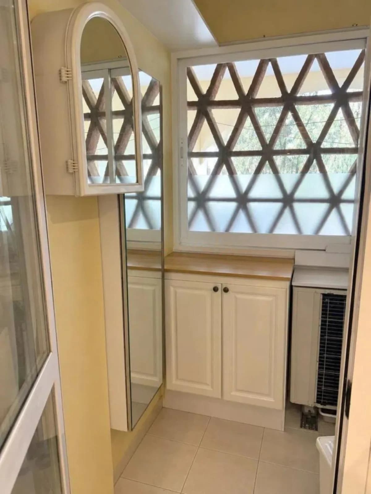 2 Bedroom Ground Floor Apartment for Sale in Marbella, Málaga - Image 7