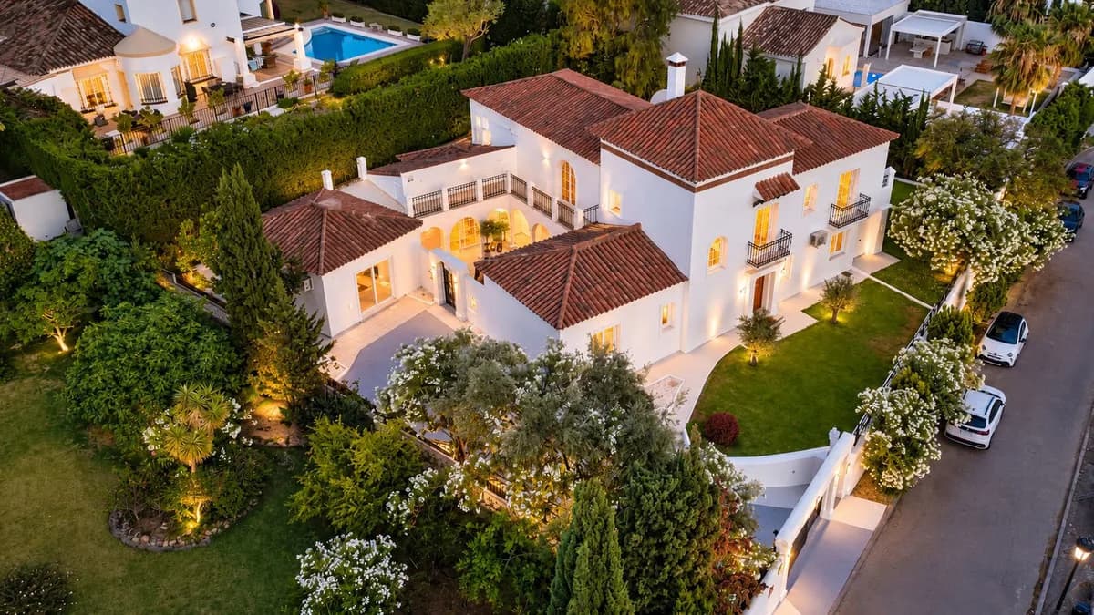 5 Bedroom Detached Villa for Sale in Benahavís, Málaga
