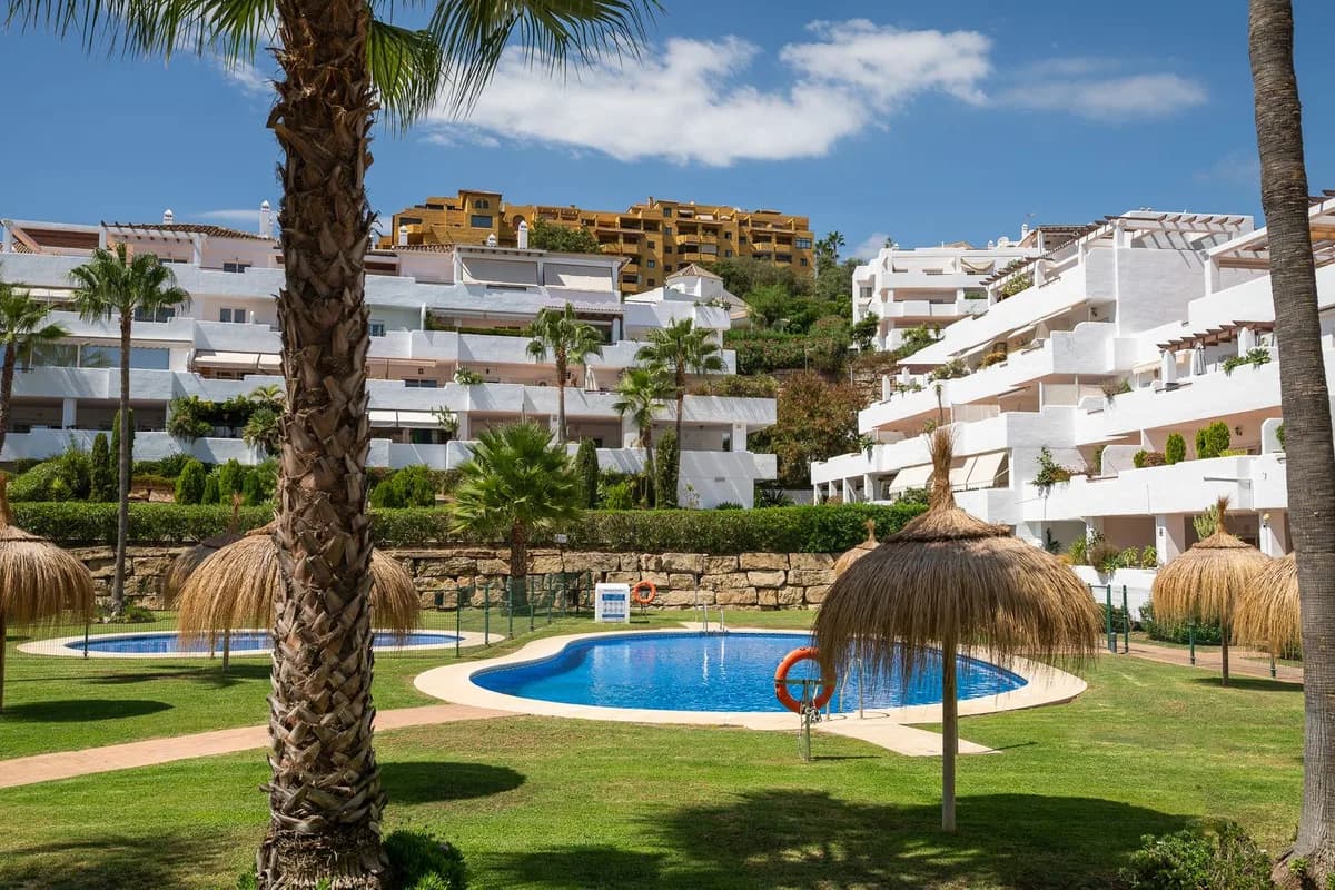 3 Bedroom Penthouse Duplex for Sale in Selwo, Málaga - Image 2