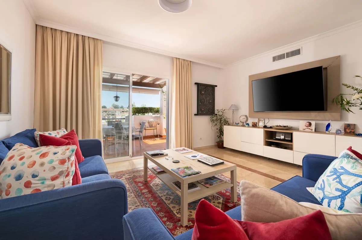 3 Bedroom Penthouse Duplex for Sale in Selwo, Málaga - Image 3