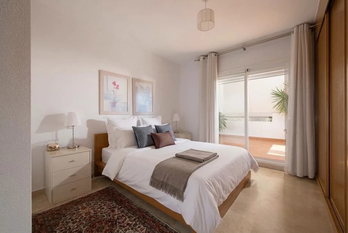 3 Bedroom Penthouse Duplex for Sale in Selwo, Málaga - Image 4