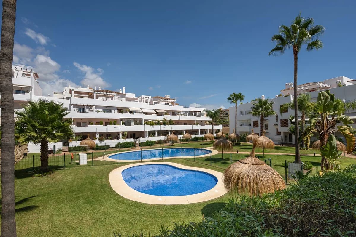 3 Bedroom Penthouse Duplex for Sale in Selwo, Málaga - Image 6