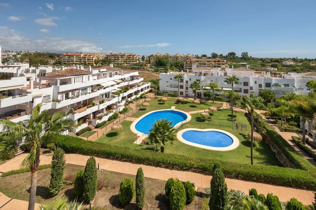 3 Bedroom Penthouse Duplex for Sale in Selwo, Málaga - Image 7
