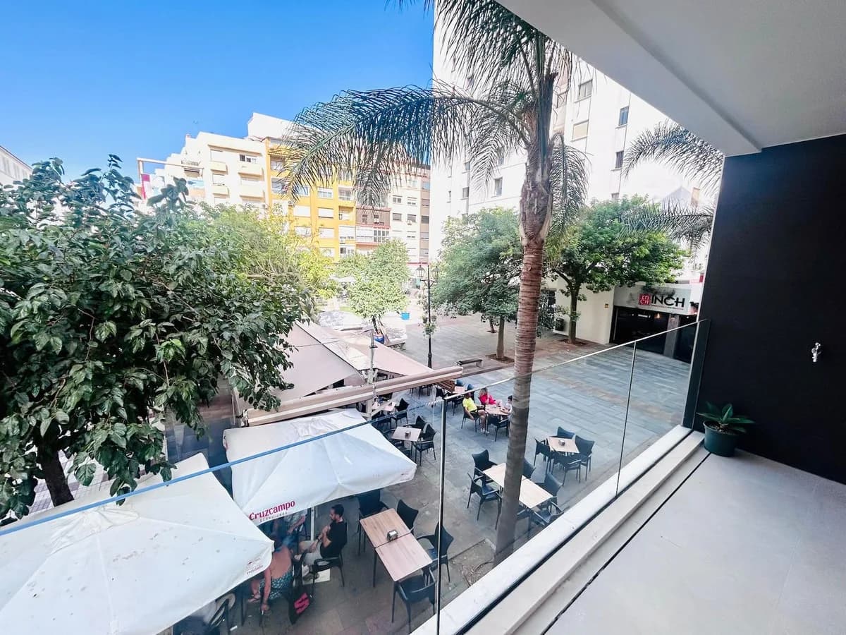 2 Bedroom Middle Floor Apartment for Sale in Estepona, Málaga - Image 4