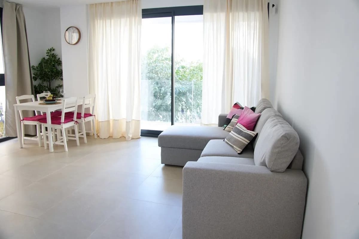 2 Bedroom Middle Floor Apartment for Sale in Estepona, Málaga - Image 7