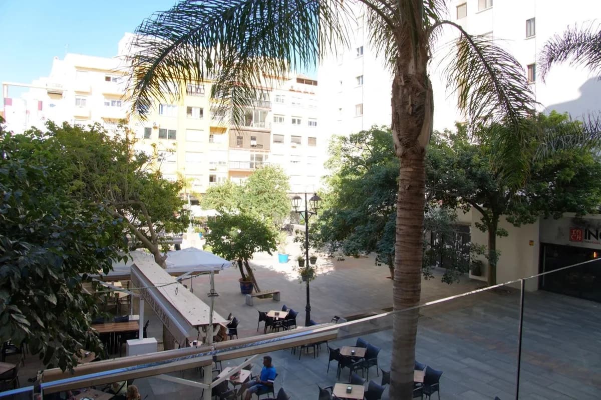 2 Bedroom Middle Floor Apartment for Sale in Estepona, Málaga - Image 9