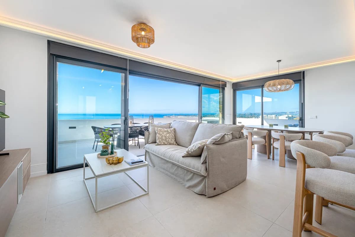 2 Bedroom Penthouse for Sale in Fuengirola, Málaga - Image 4