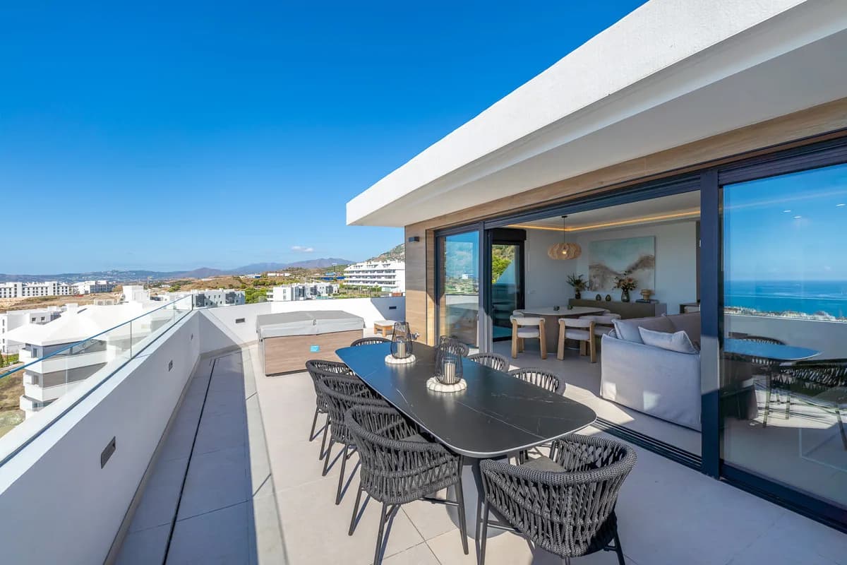 2 Bedroom Penthouse for Sale in Fuengirola, Málaga - Image 7