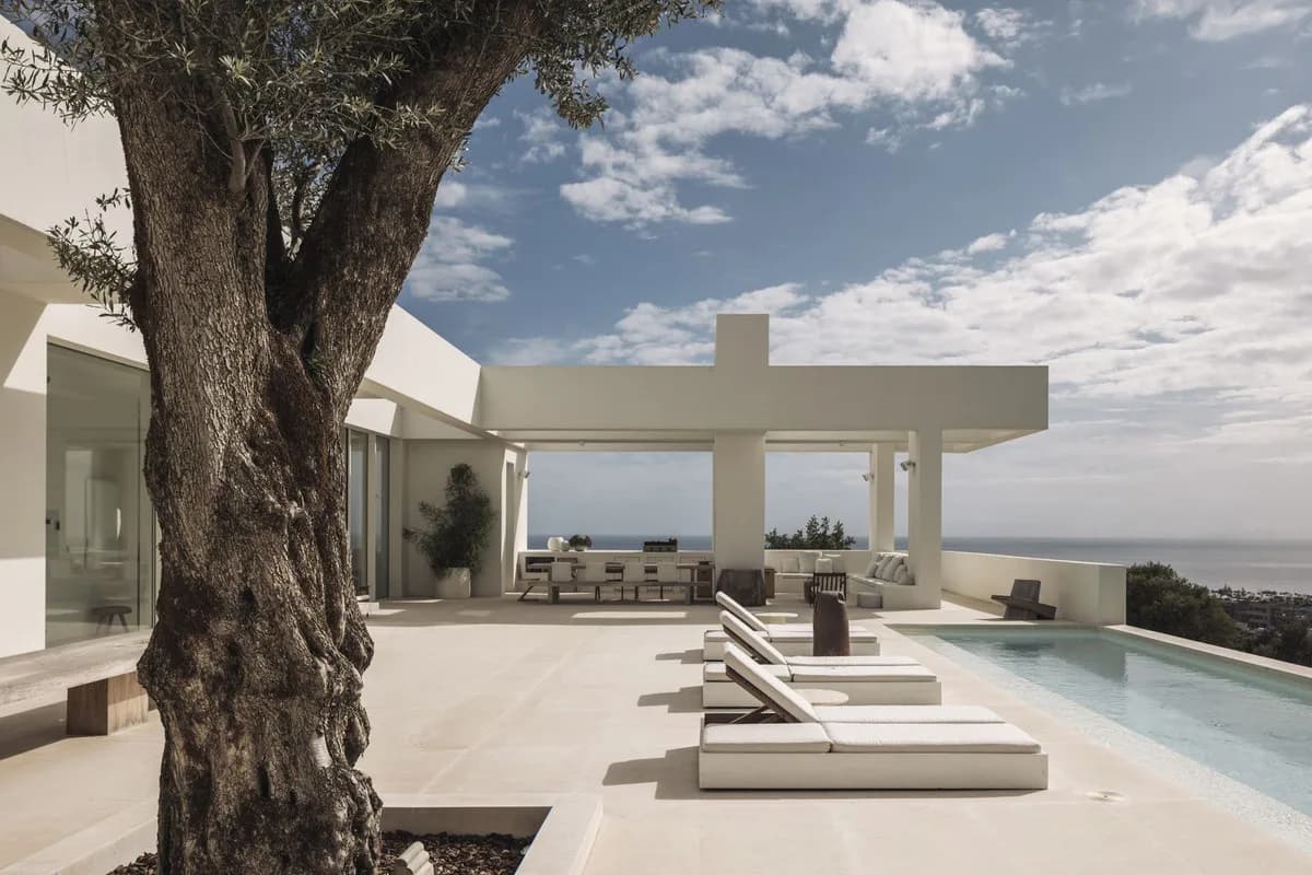 6 Bedroom Detached Villa for Sale in Altos de los Monteros, Málaga