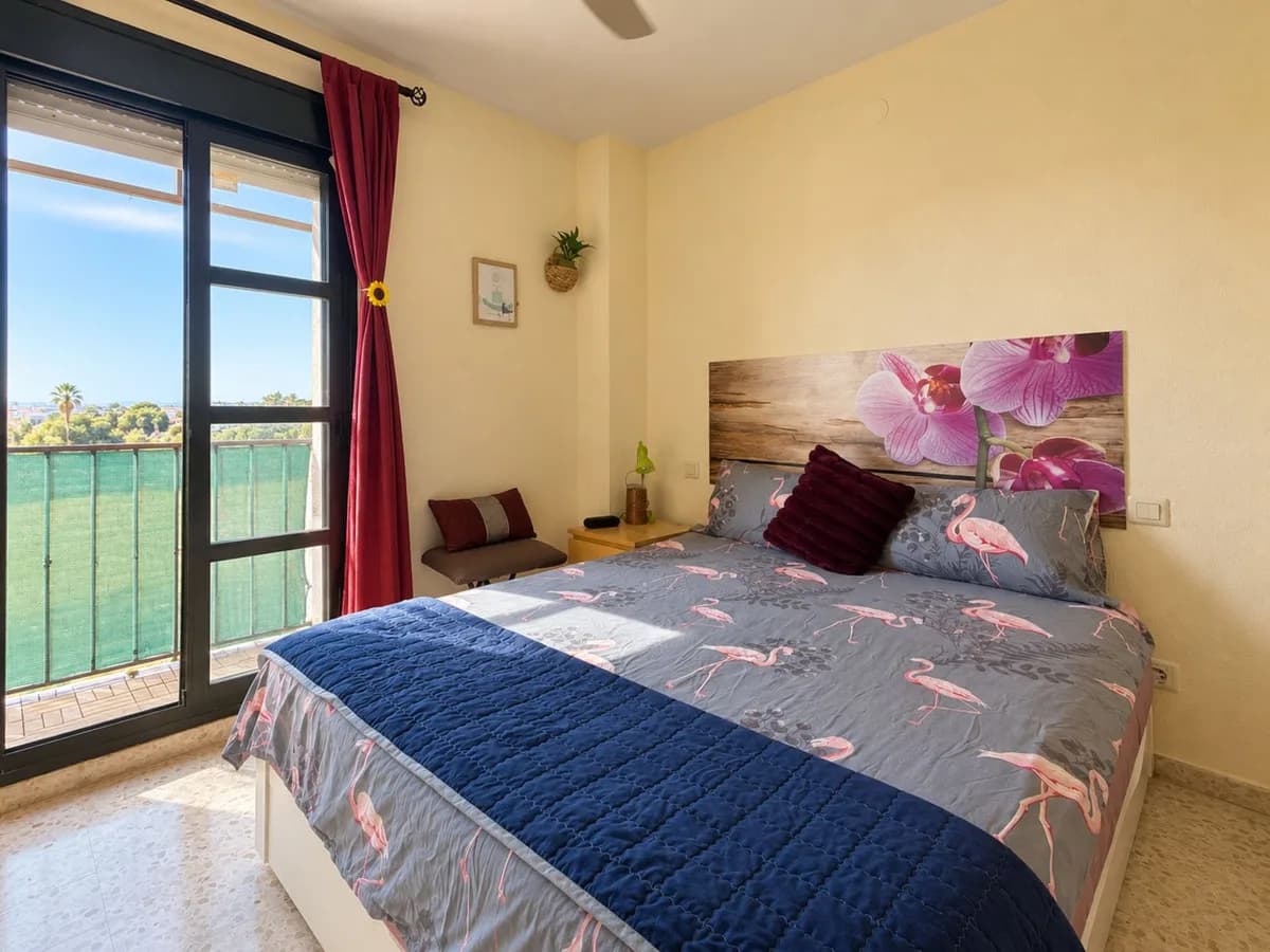 2 Bedroom Middle Floor Apartment for Sale in Manilva, Málaga - Image 3