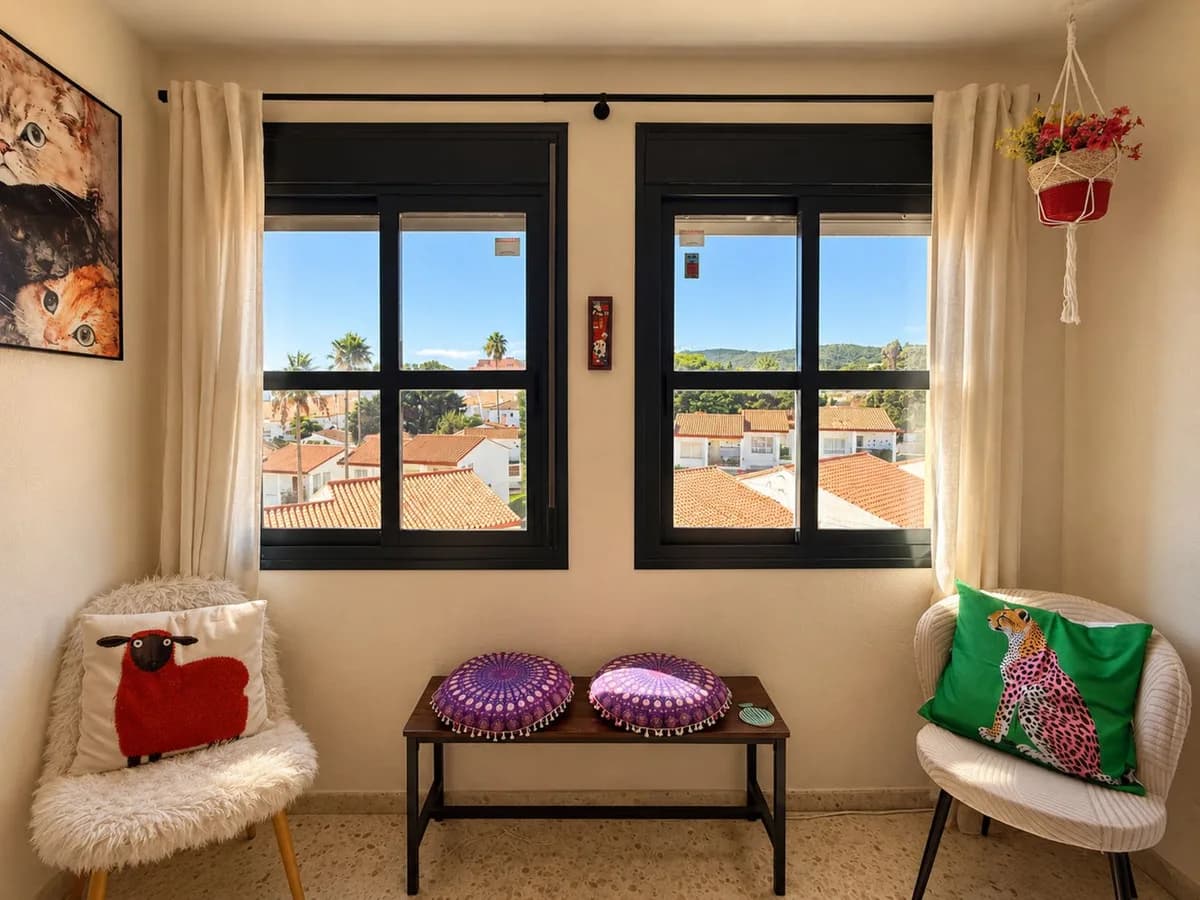 2 Bedroom Middle Floor Apartment for Sale in Manilva, Málaga - Image 6