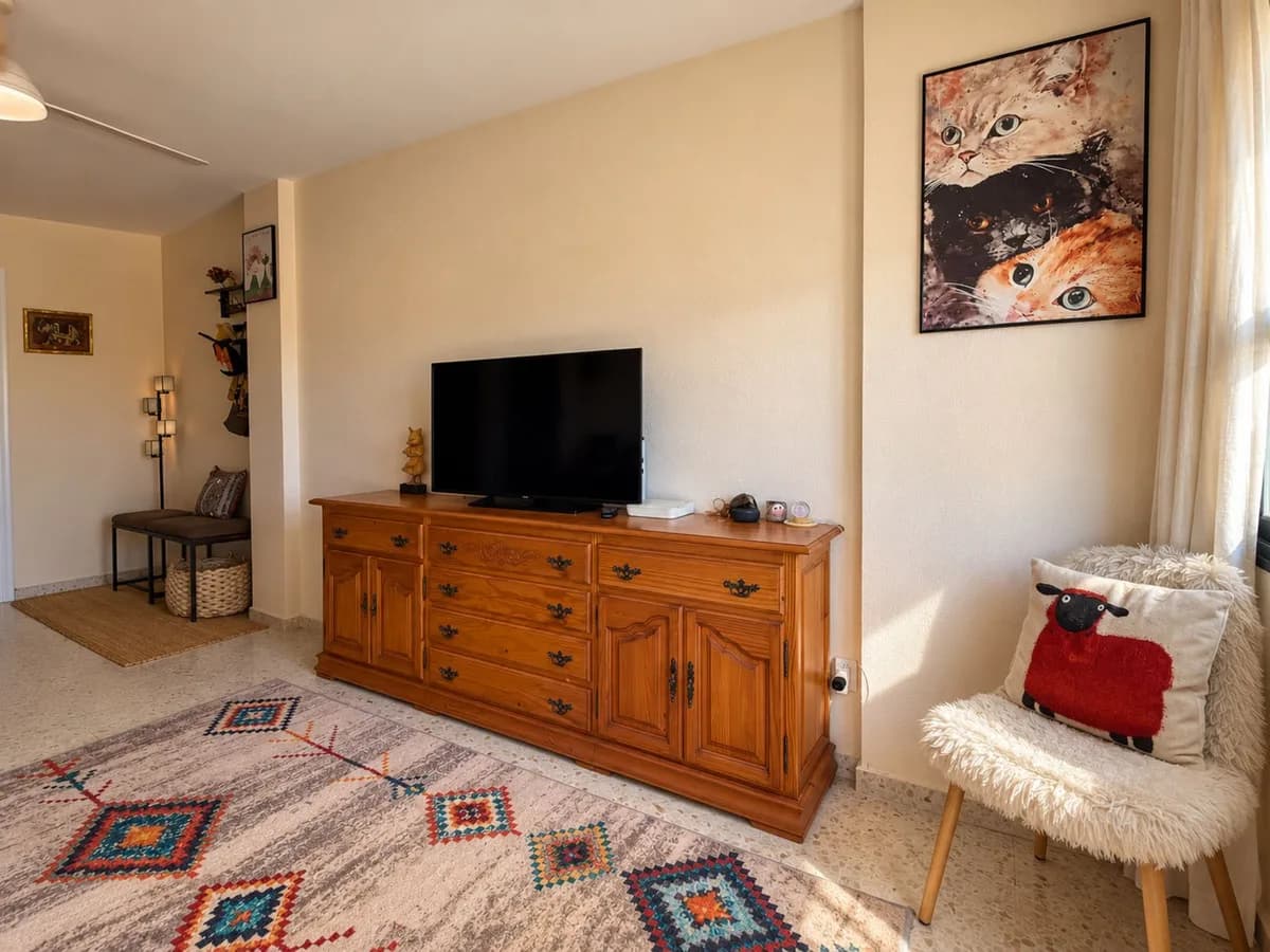2 Bedroom Middle Floor Apartment for Sale in Manilva, Málaga - Image 7