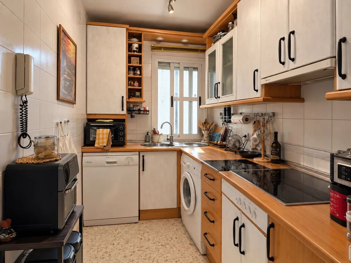 2 Bedroom Middle Floor Apartment for Sale in Manilva, Málaga - Image 9