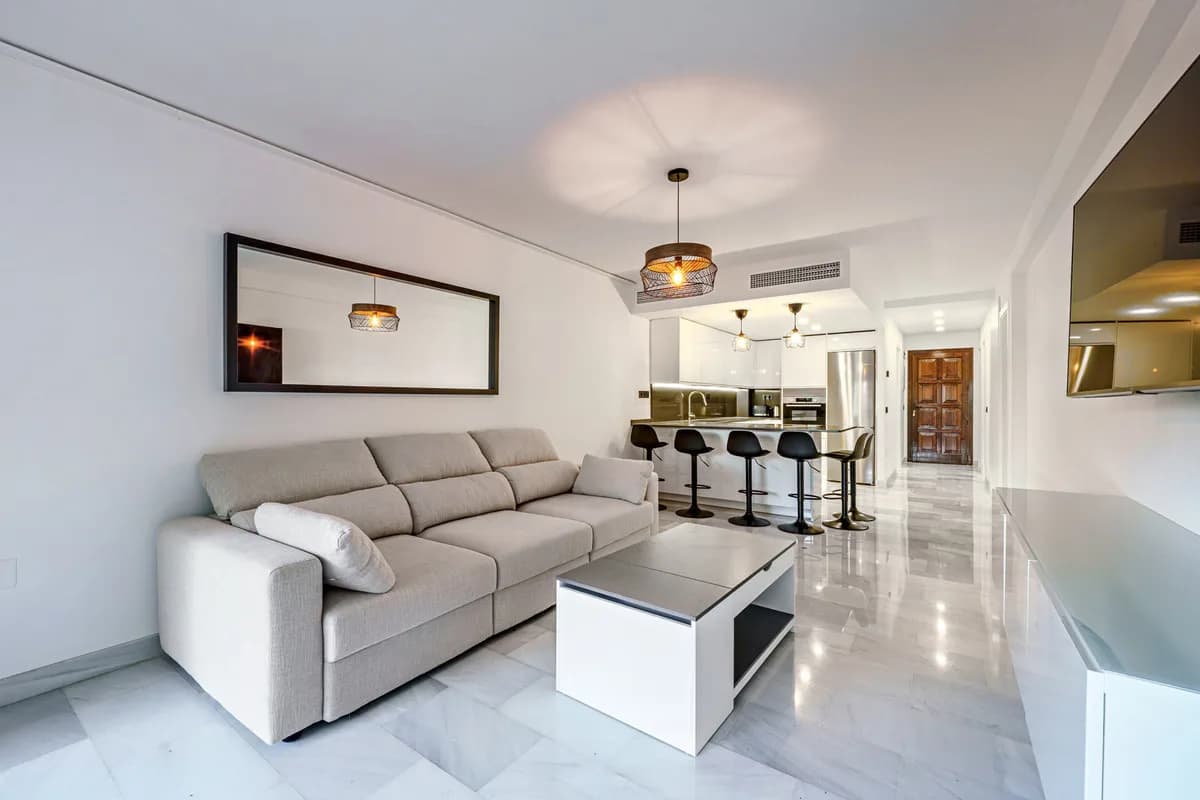3 Bedroom Ground Floor Apartment for Sale in Sierra Blanca, Málaga - Image 5