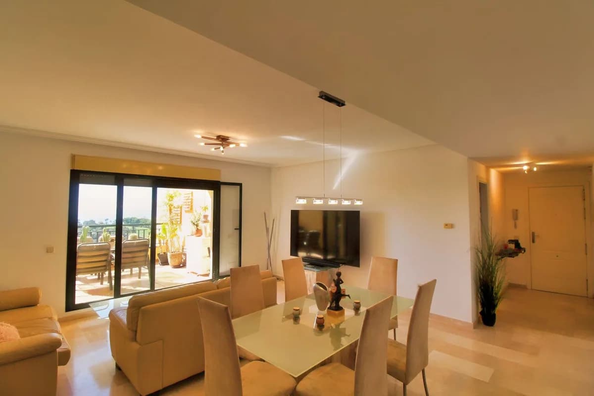 2 Bedroom Middle Floor Apartment for Sale in Torrequebrada, Málaga - Image 9