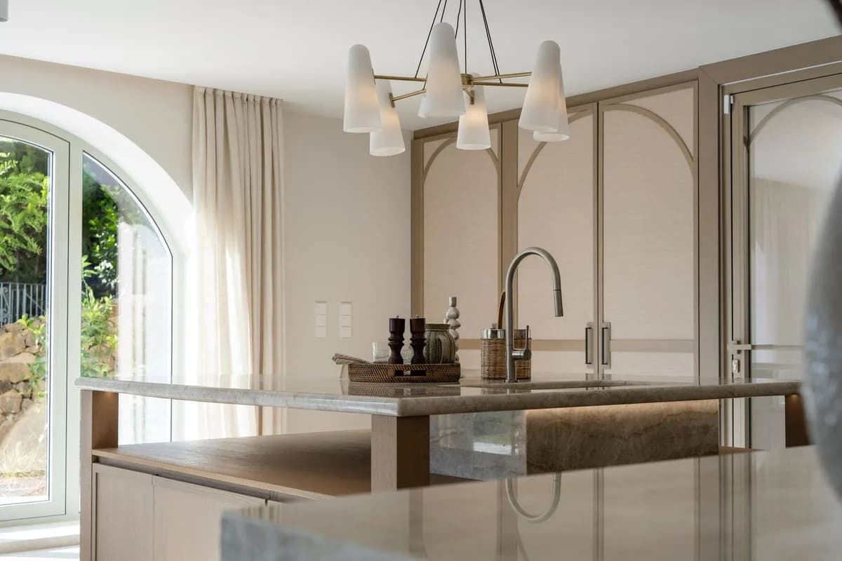 4 Bedroom Detached Villa for Sale in Nueva Andalucía, Málaga - Image 7