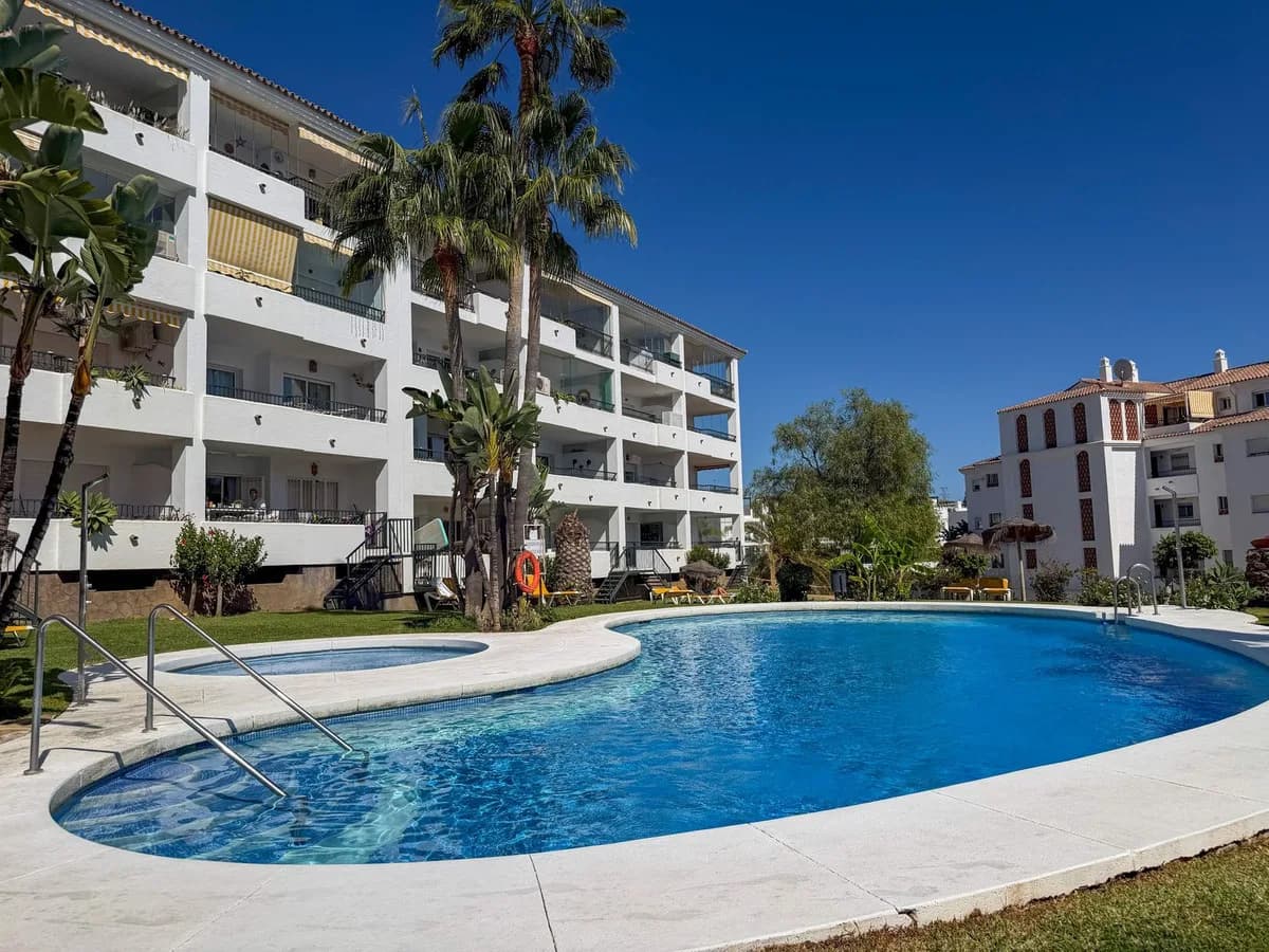 2 Bedroom Ground Floor Apartment for Sale in Calahonda, Málaga