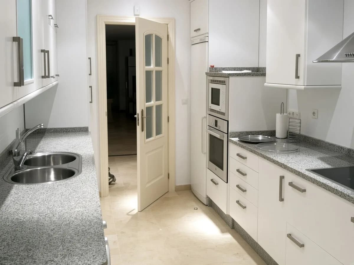 2 Bedroom Middle Floor Apartment for Sale in Sotogrande Marina, Cádiz - Image 4