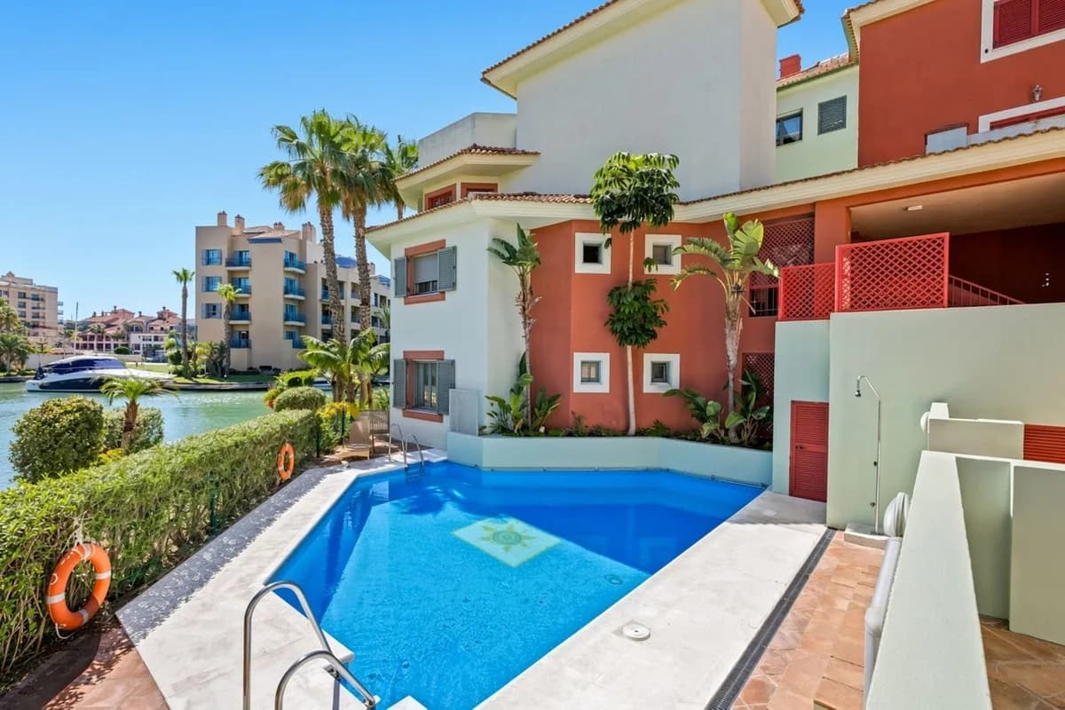 2 Bedroom Middle Floor Apartment for Sale in Sotogrande Marina, Cádiz - Image 9