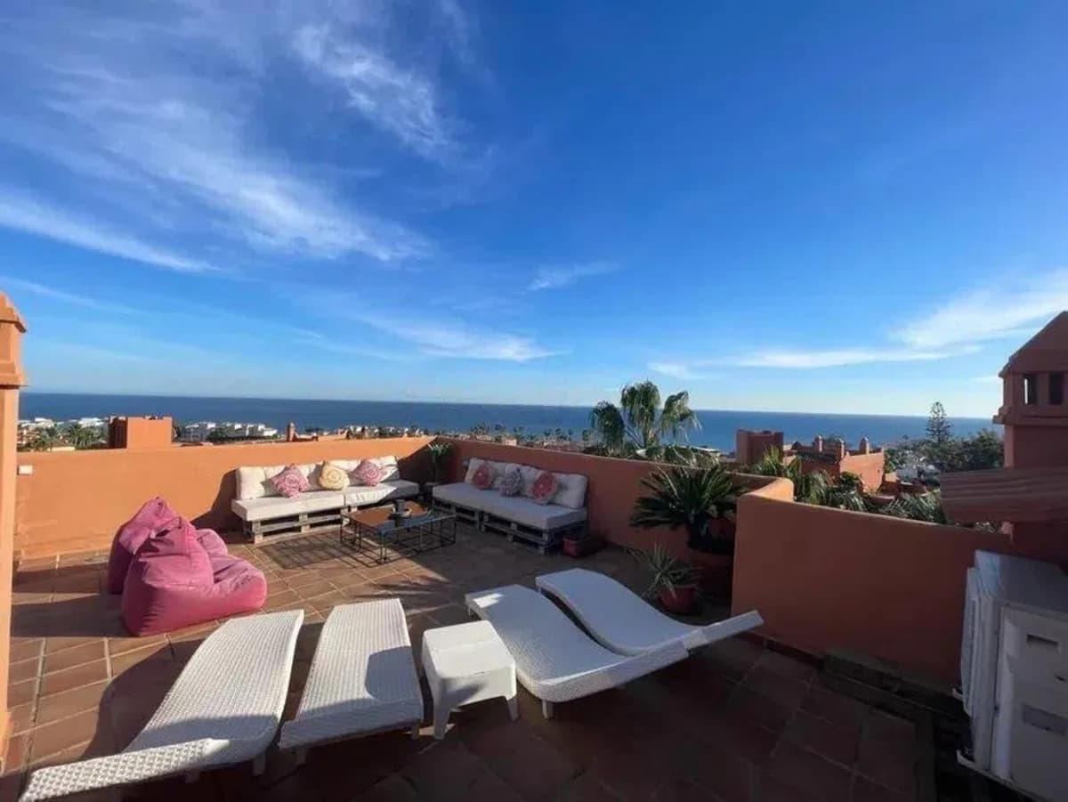 3 Bedroom Penthouse for Sale in Estepona, Málaga - Image 2