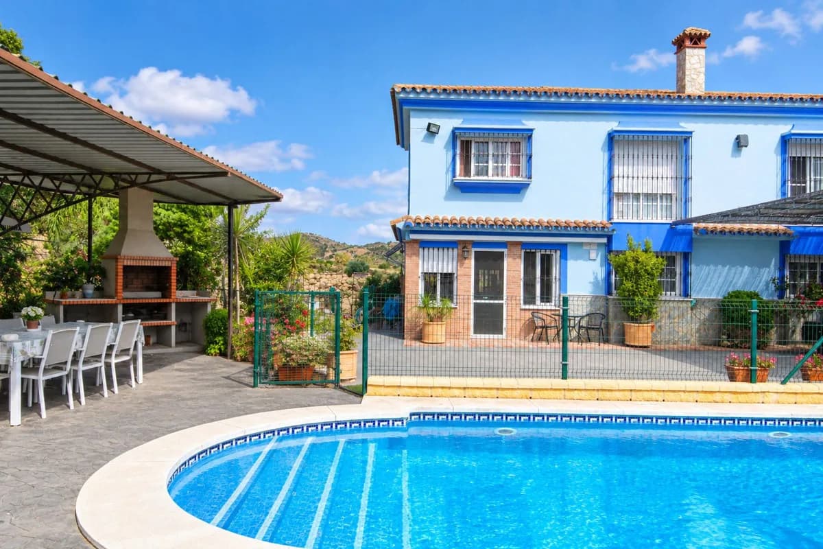4 Bedroom Detached Villa for Sale in Coín, Málaga - Image 9