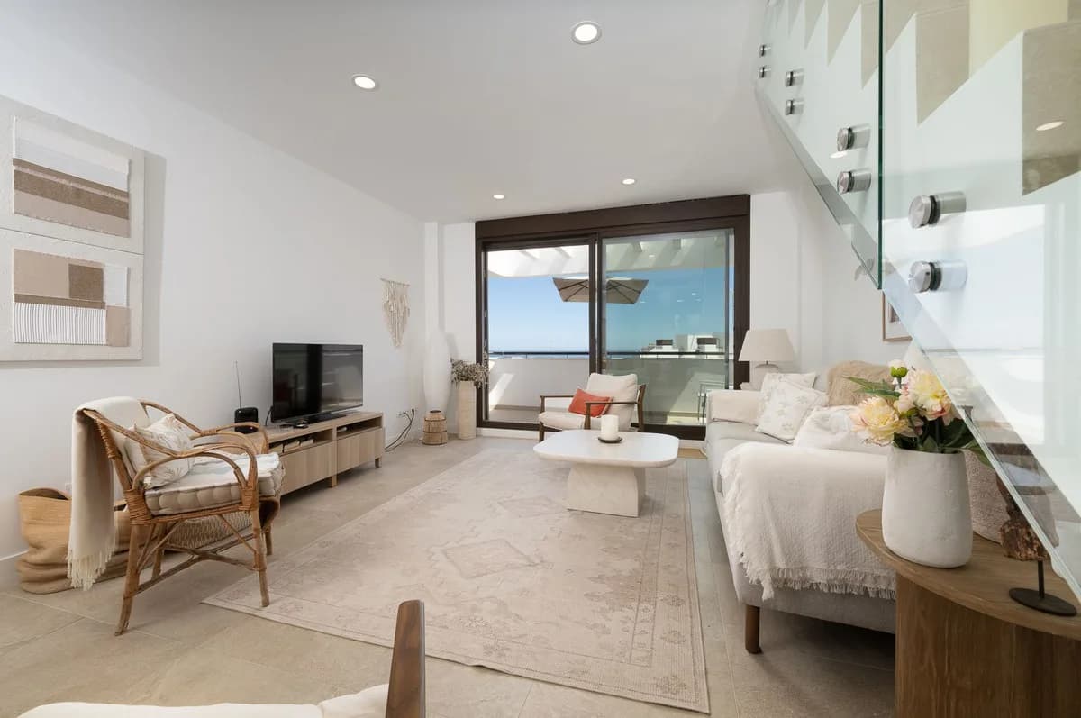 3 Bedroom Penthouse Duplex for Sale in Estepona, Málaga - Image 4