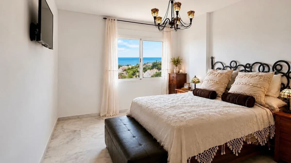 2 Bedroom Penthouse Duplex for Sale in Marbella, Málaga - Image 9