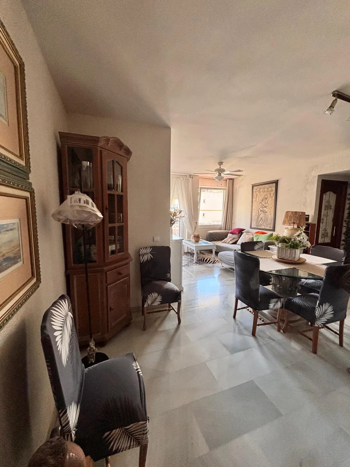 3 Bedroom Middle Floor Apartment for Sale in Marbella, Málaga - Image 5