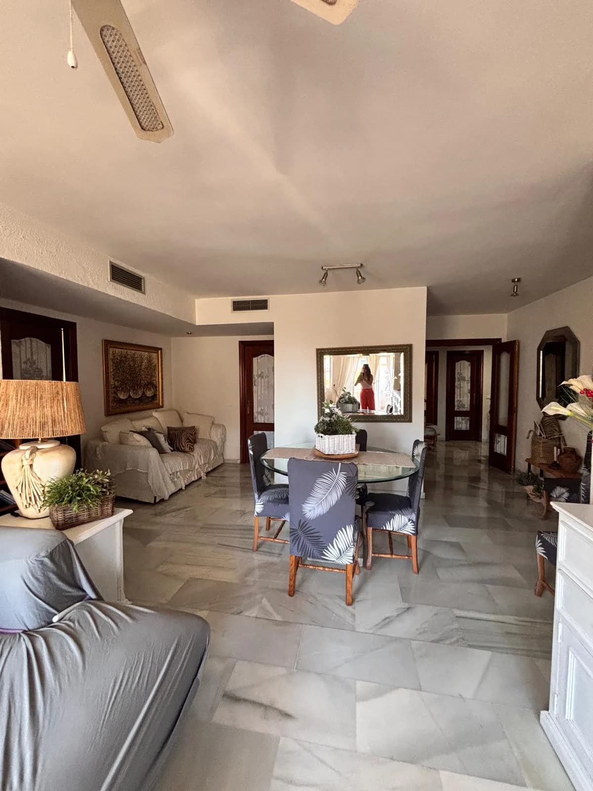 3 Bedroom Middle Floor Apartment for Sale in Marbella, Málaga - Image 7
