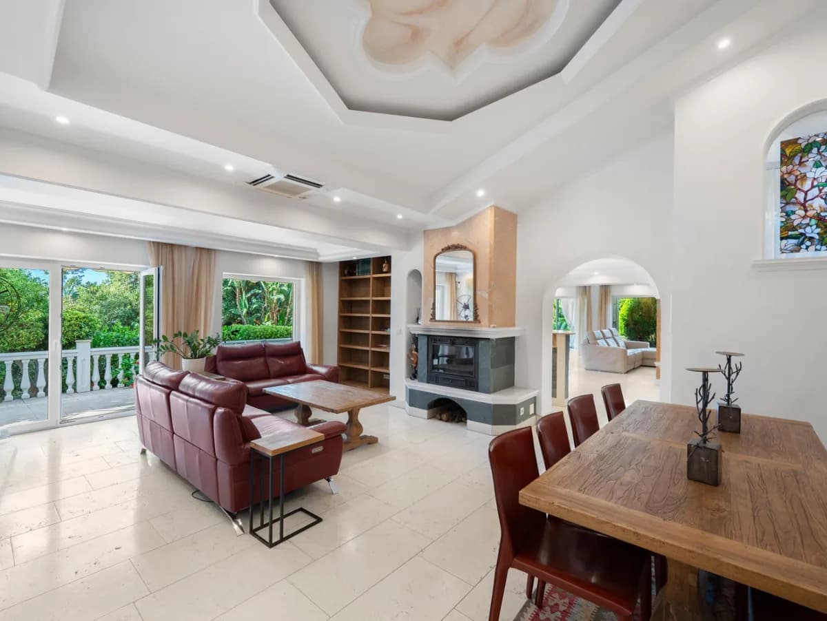 5 Bedroom Detached Villa for Sale in El Rosario, Málaga - Image 5