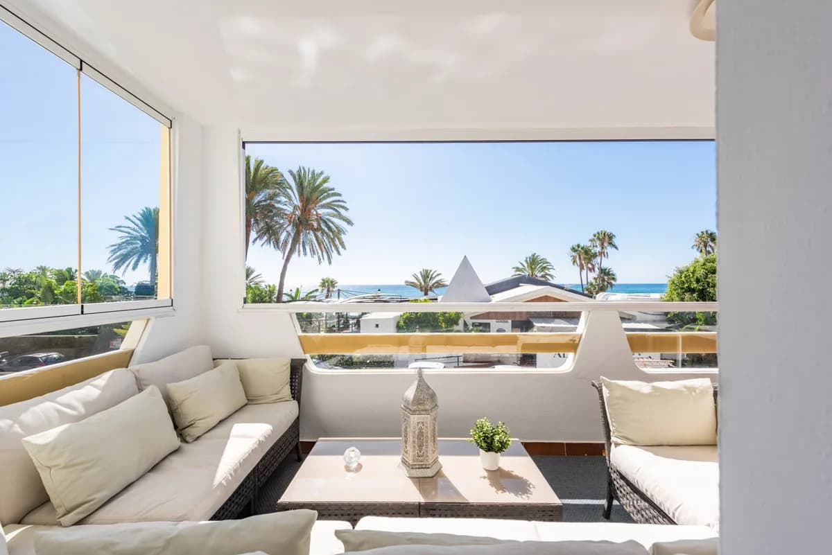 3 Bedroom Middle Floor Apartment for Sale in San Pedro de Alcántara, Málaga - Image 6