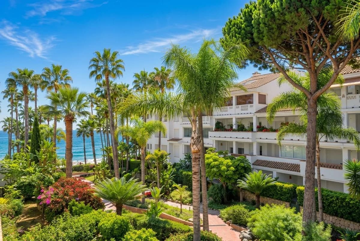 2 Bedroom Ground Floor Apartment for Sale in Marbella, Málaga
