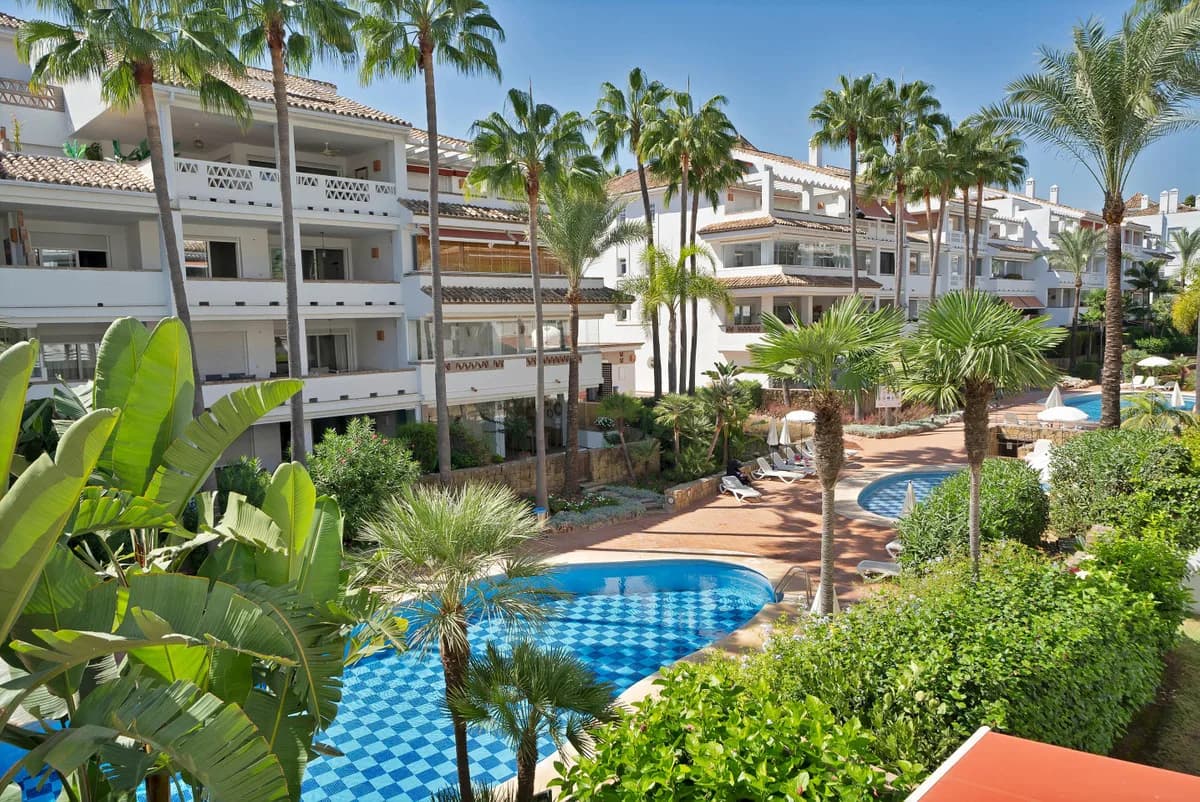 2 Bedroom Ground Floor Apartment for Sale in Marbella, Málaga - Image 2