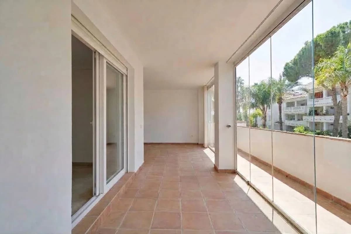 2 Bedroom Ground Floor Apartment for Sale in Marbella, Málaga - Image 7