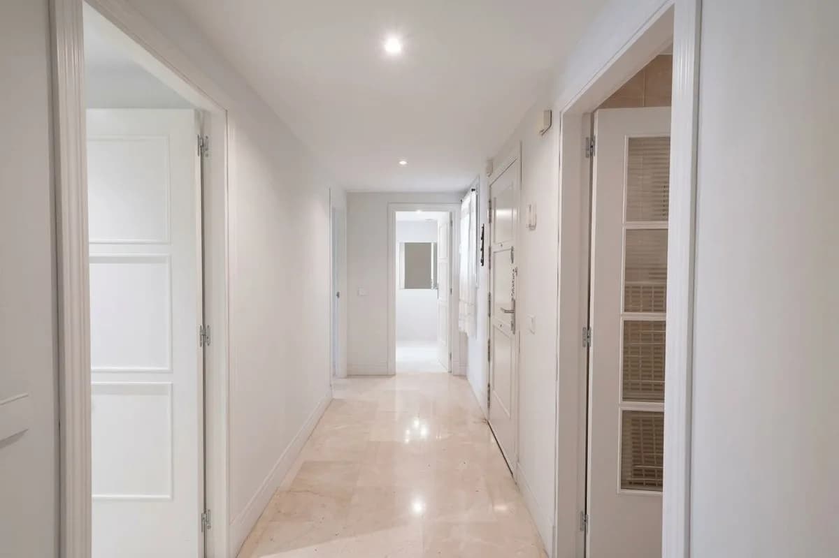 2 Bedroom Ground Floor Apartment for Sale in Marbella, Málaga - Image 8