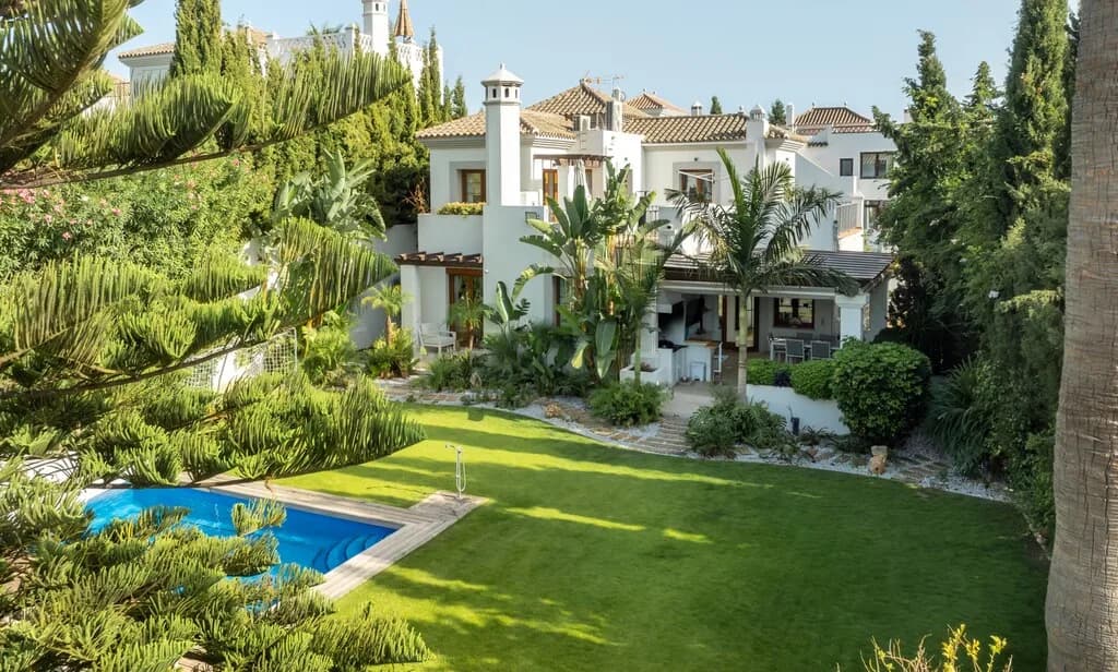 4 Bedroom Detached Villa for Sale in Estepona, Málaga - Image 5
